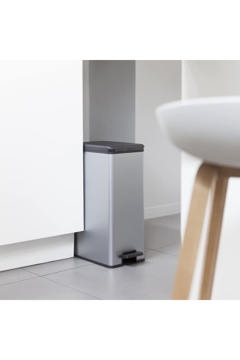 Amazon.com: CURVER Deco Slim Waste Bin 40 L Plastic Black/Silver